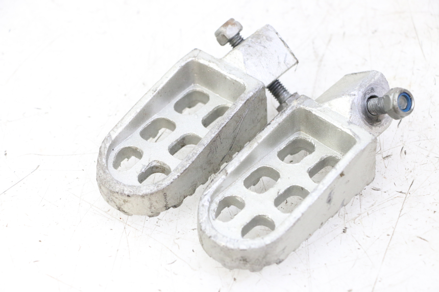 photo de PAIRE CALE PIED AVANT LONCIN DIRT BIKE 125 - Zoom état d’usage