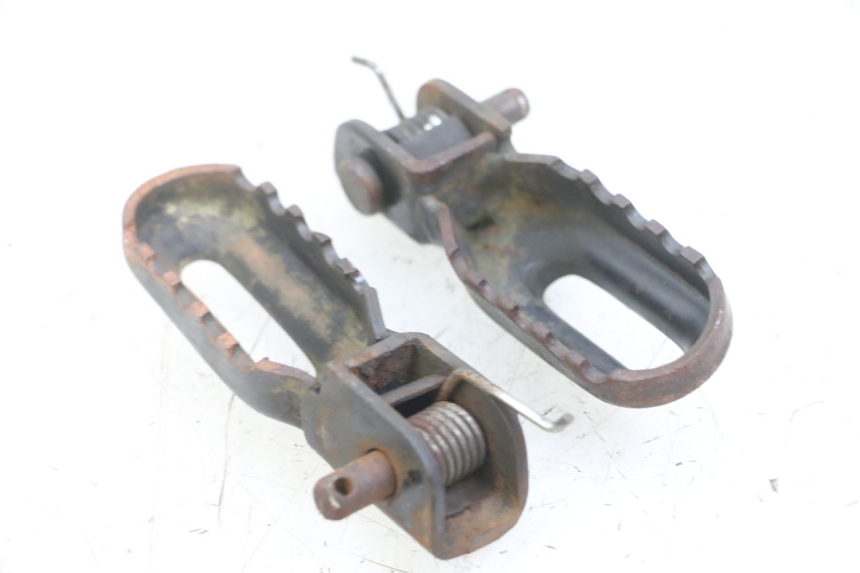 photo de PAIRE CALE PIED AVANT MBK X-LIMIT XLIMIT 50 (2007 - 2012) - Gros plan technique