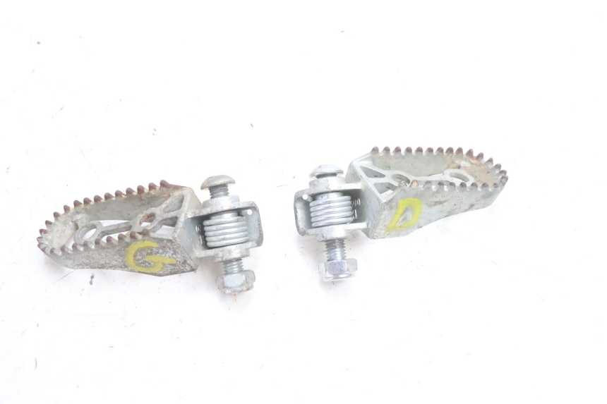 photo de PAIRE CALE PIED AVANT RIEJU MRT PRO SUPERMOTARD 50 (2007 - 2018) - Vue principale