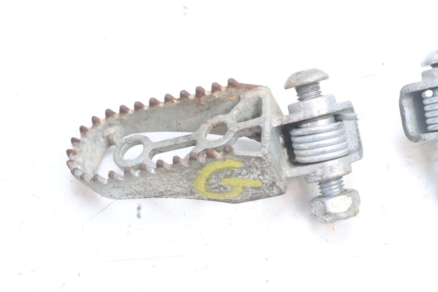 photo de PAIRE CALE PIED AVANT RIEJU MRT PRO SUPERMOTARD 50 (2007 - 2018) - Détail de la pièce