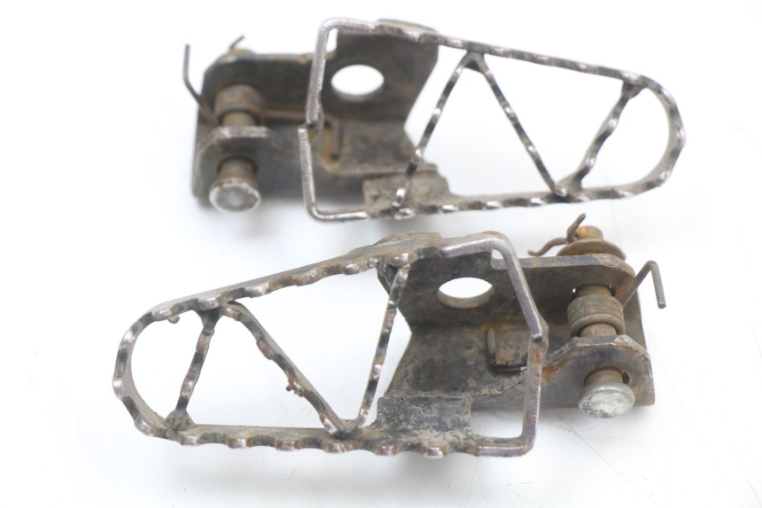 photo de PAIRE CALE PIED AVANT YCF PIT BIKE 125 (2010 - 2018) - Autre angle de vue