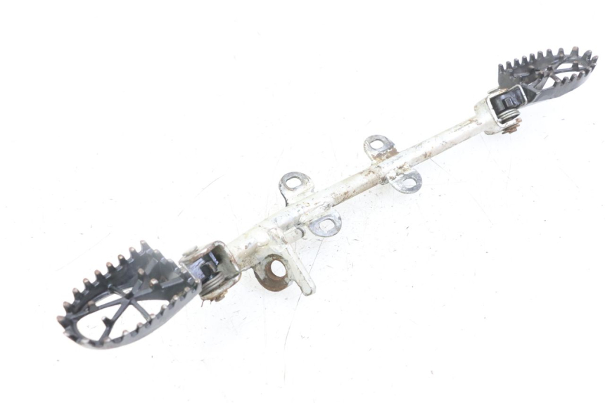 photo de PAIRE CALE PIED AVANT APOLLO RFZ 125 - Points de fixation