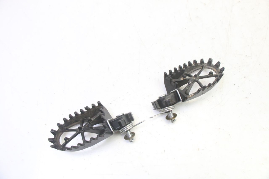 photo de PAIRE CALE PIED AVANT APOLLO RFZ 125 - Autre angle de vue