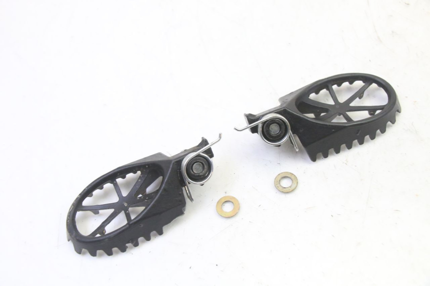 photo de PAIRE CALE PIED AVANT APOLLO RFZ 125 - Gros plan technique