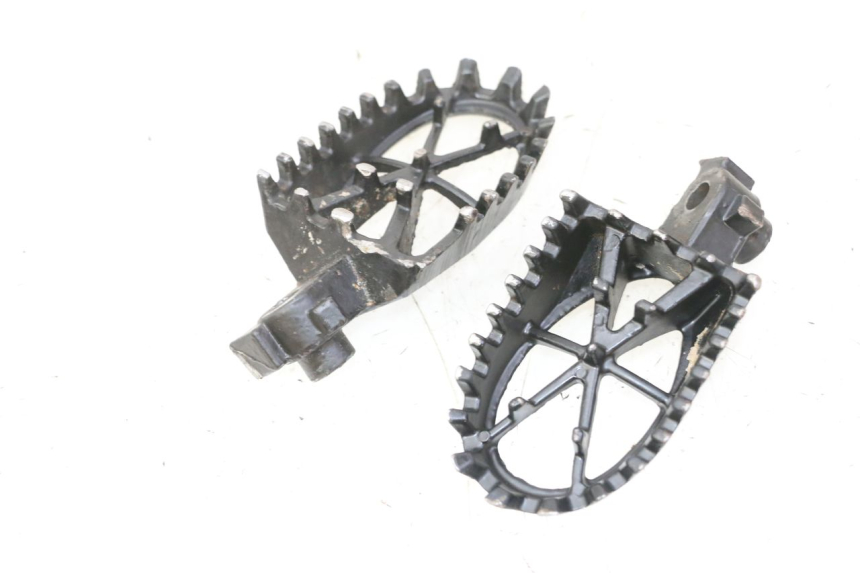 photo de PAIRE CALE PIED AVANT APOLLO RFZ 125 - Autre angle de vue