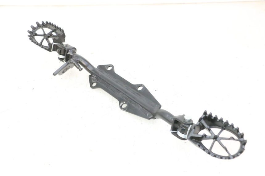 photo de PAIRE CALE PIED AVANT APOLLO RFZ 125 - Gros plan technique