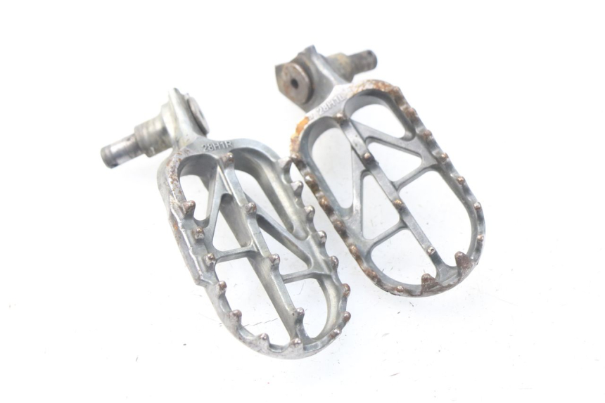 photo de PAIRE CALE PIED AVANT SUZUKI RMZ RM-Z 450 (2008 - 2011) - Détail de la pièce