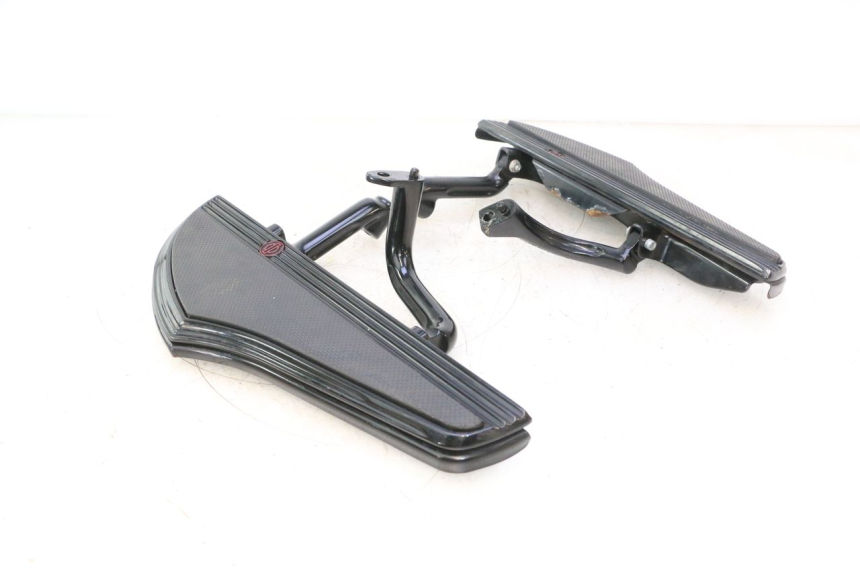 photo de PAIRE CALE PIED AVANT HARLEY DAVIDSON ROAD GLIDE FLTRXSE 1920 (2018 - 2022) - Vue rapprochée