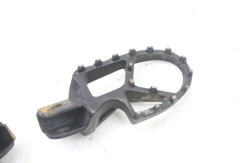 photo de PAIRE CALE PIED AVANT APOLLO RXF 125 - Gros plan technique