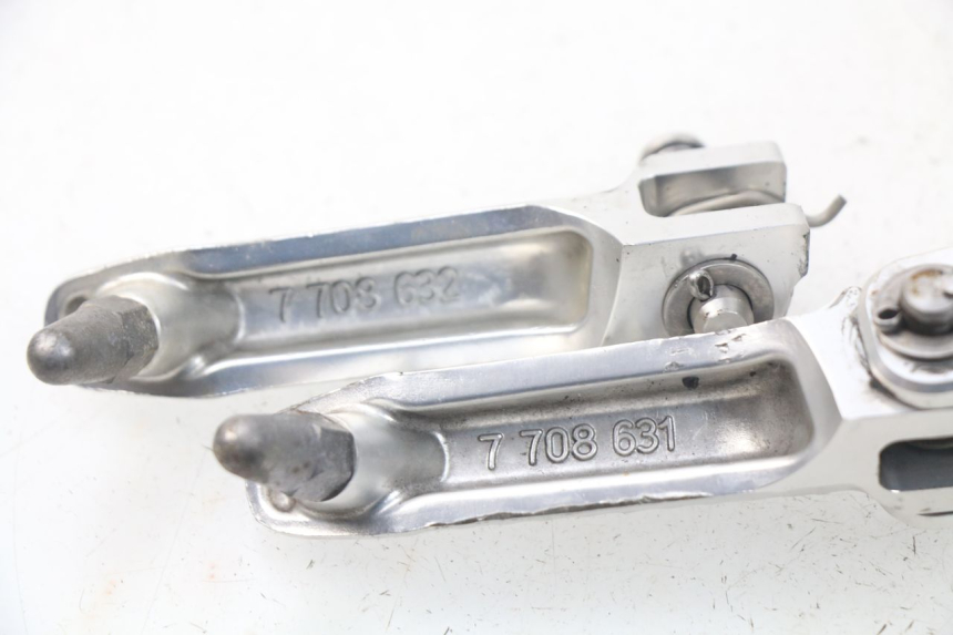 photo de PAIRE CALE PIED AVANT BMW S RR ABS S1000RR 1000 (2009 - 2011) - Zoom état d’usage