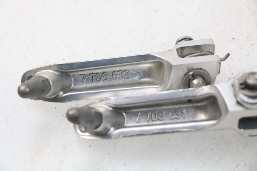 photo de PAIRE CALE PIED AVANT BMW S RR ABS S1000RR 1000 (2009 - 2011) - Autre angle de vue