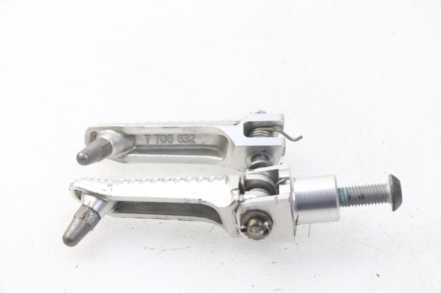 photo de PAIRE CALE PIED AVANT BMW S RR ABS S1000RR 1000 (2009 - 2011) - Gros plan technique