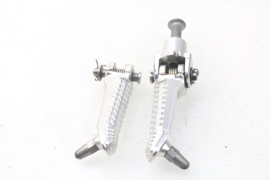 photo de PAIRE CALE PIED AVANT BMW S RR ABS S1000RR 1000 (2009 - 2011) - Vue d’ensemble