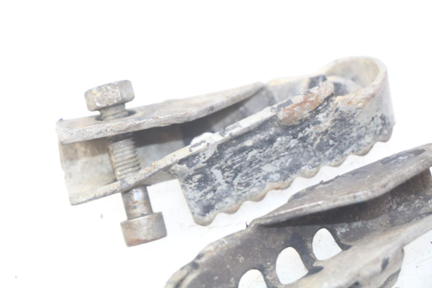 photo de PAIRE CALE PIED AVANT DERBI SENDA 50 (2003 - 2005) - Zoom état d’usage