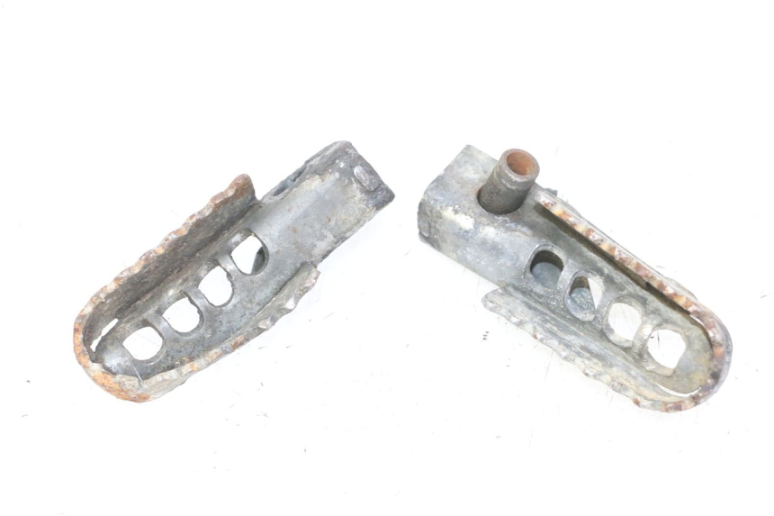 photo de PAIRE CALE PIED AVANT GILERA SMT SUPERMOTARD 50 (2009 - 2017) - Vue principale