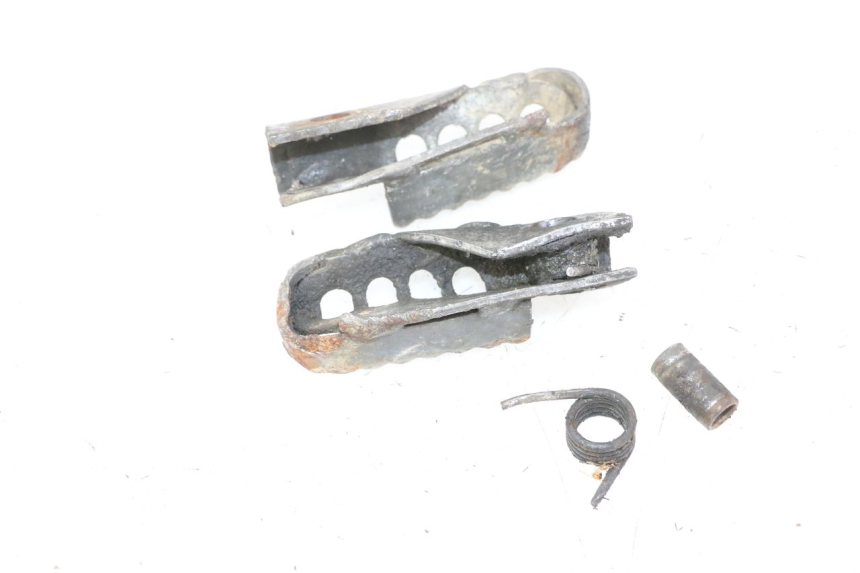 photo de PAIRE CALE PIED AVANT GILERA SMT SUPERMOTARD 50 (2009 - 2017) - Détail de la pièce