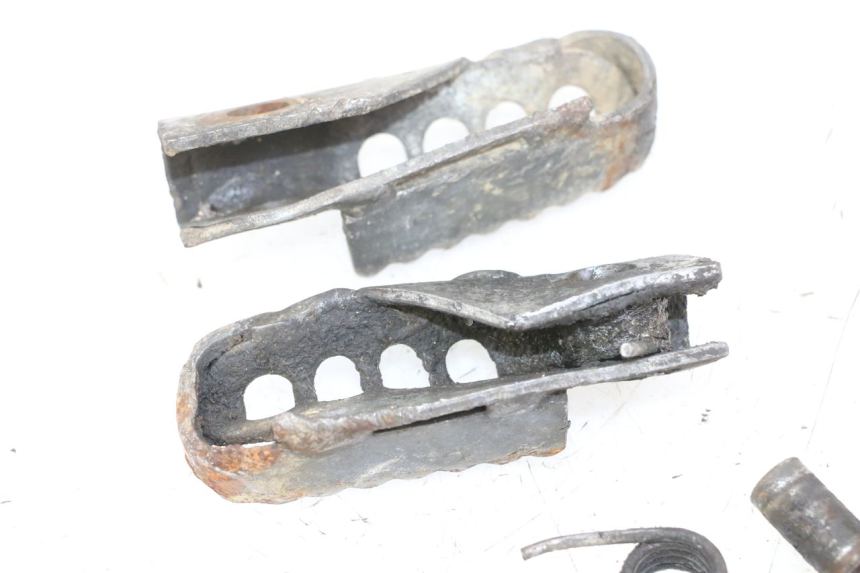 photo de PAIRE CALE PIED AVANT GILERA SMT SUPERMOTARD 50 (2009 - 2017) - Zoom état d’usage