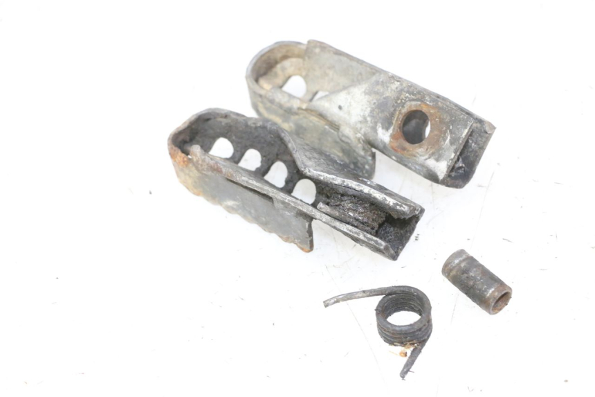 photo de PAIRE CALE PIED AVANT GILERA SMT SUPERMOTARD 50 (2009 - 2017) - Autre angle de vue