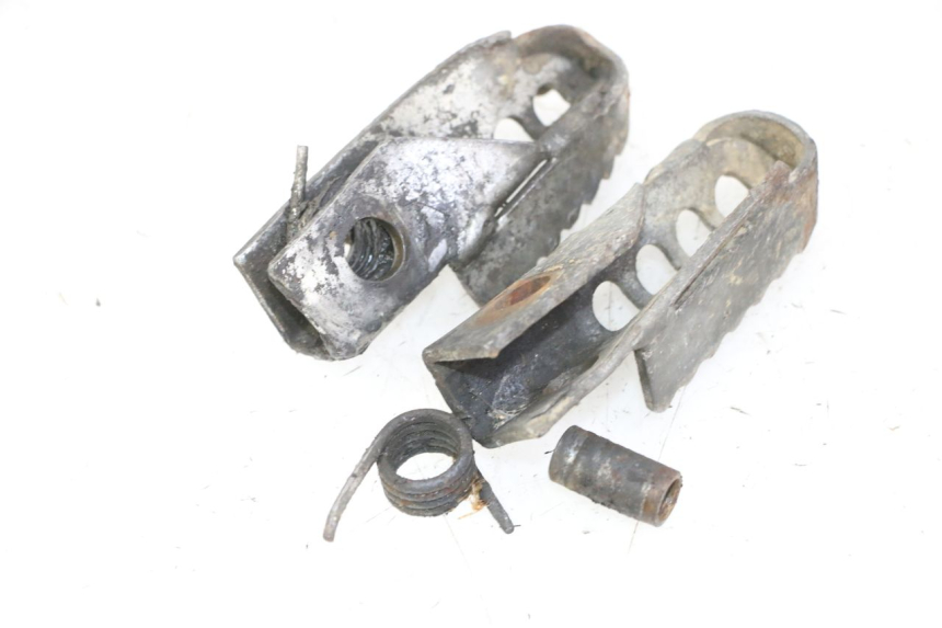 photo de PAIRE CALE PIED AVANT GILERA SMT SUPERMOTARD 50 (2009 - 2017) - Vue d’ensemble