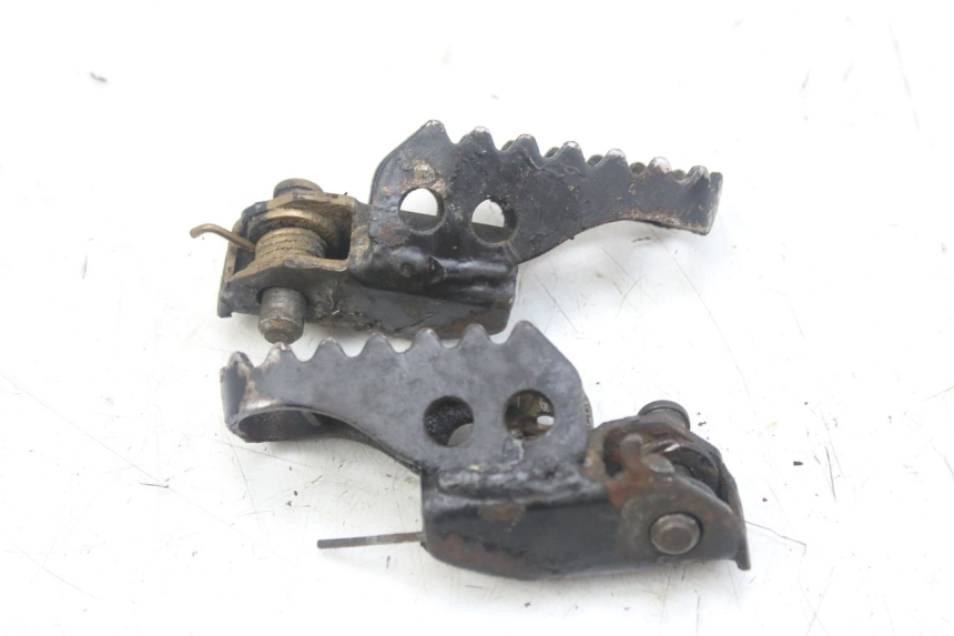 photo de PAIRE CALE PIED AVANT SUZUKI SMX SUPERMOTARD 50 (1996 - 2001) - Zoom état d’usage