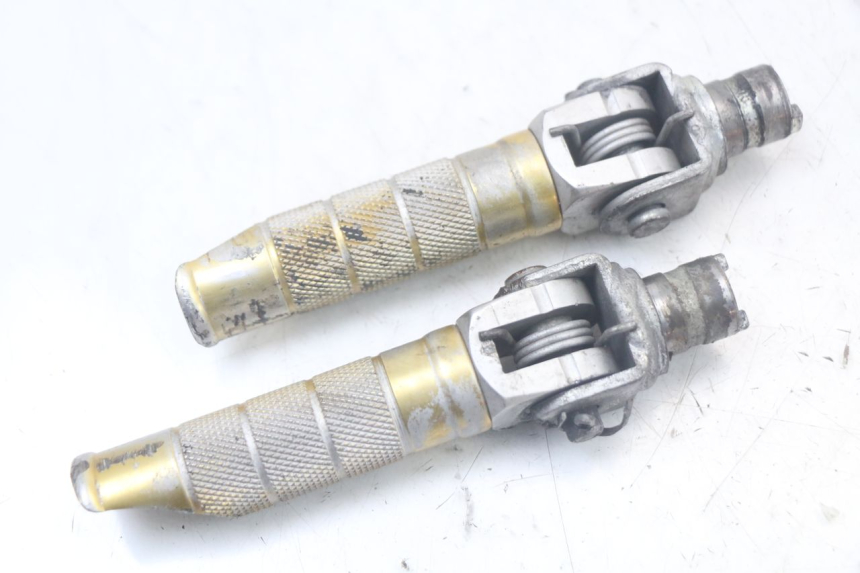 photo de PAIRE CALE PIED AVANT SUZUKI SV N 650 (1999 - 2002) - Autre angle de vue