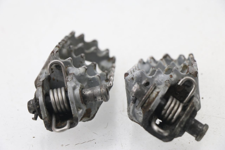 photo de PAIRE CALE PIED AVANT KTM SX 65 (2003 - 2008) - Gros plan technique