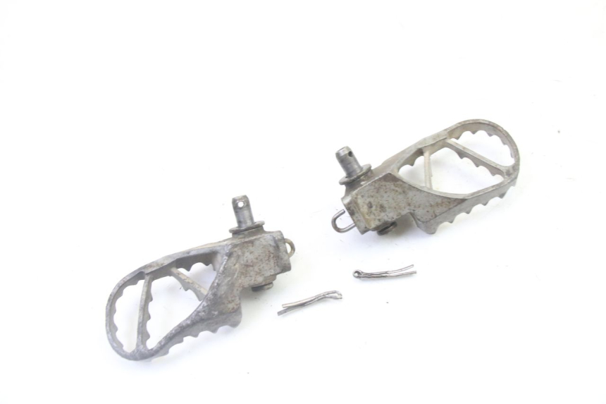 photo de PAIRE CALE PIED AVANT KTM SX 85 (2013 - 2017) - Gros plan technique