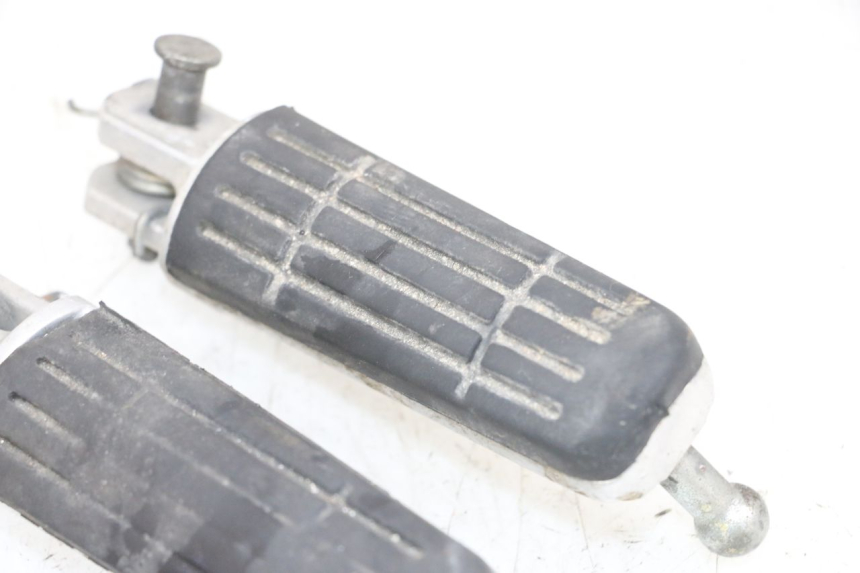 photo de PAIRE CALE PIED AVANT YAMAHA TDM ABS 900 (2002 - 2014) - Zoom état d’usage