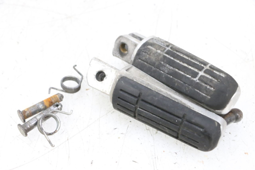 photo de PAIRE CALE PIED AVANT YAMAHA TDM ABS 900 (2002 - 2014) - Détail de la pièce