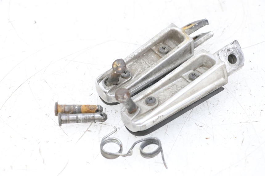 photo de PAIRE CALE PIED AVANT YAMAHA TDM ABS 900 (2002 - 2014) - Points de fixation