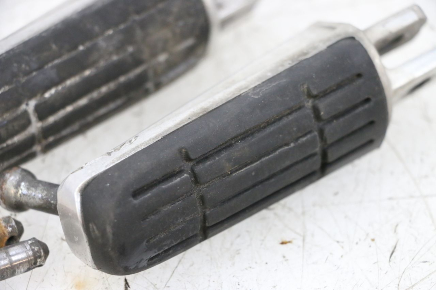 photo de PAIRE CALE PIED AVANT YAMAHA TDM ABS 900 (2002 - 2014) - Pièce contrôlée