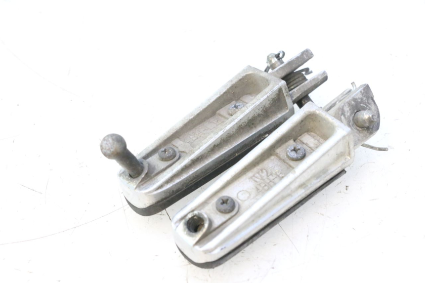photo de PAIRE CALE PIED AVANT YAMAHA TDM ABS 900 (2002 - 2014) - Autre angle de vue