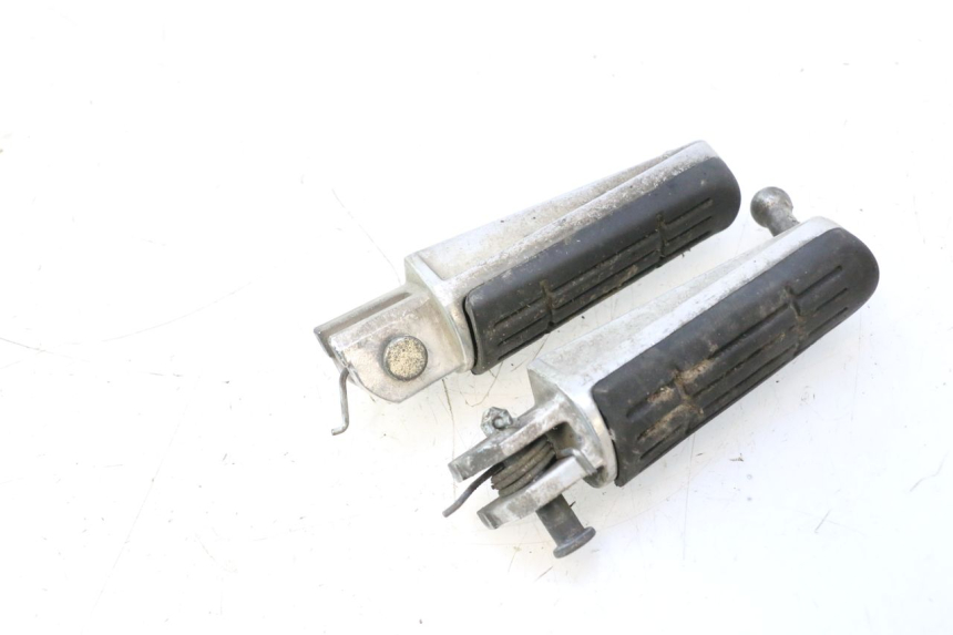 photo de PAIRE CALE PIED AVANT YAMAHA TDM ABS 900 (2002 - 2014) - État de surface