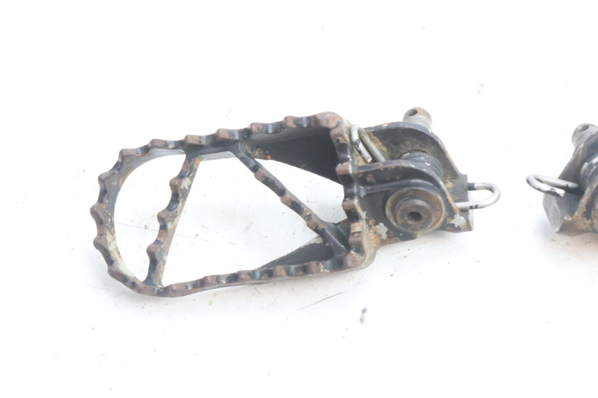photo de PAIRE CALE PIED AVANT HUSABERG TE 250 (2011 - 2014) - Gros plan technique