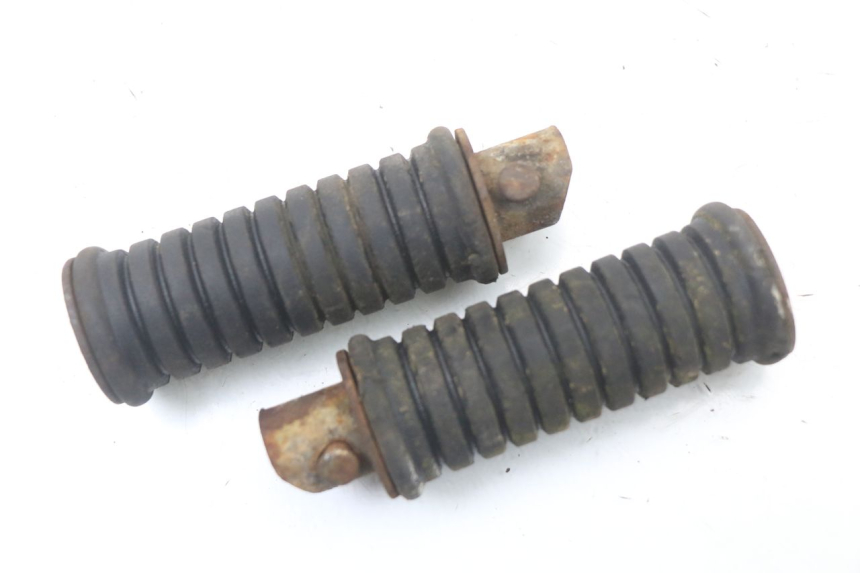 photo de PAIRE CALE PIED AVANT SUZUKI TS X 80 (1984 - 1988) - Zoom état d’usage