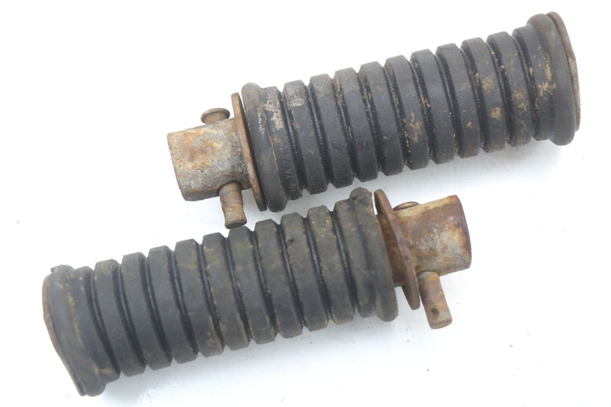 photo de PAIRE CALE PIED AVANT SUZUKI TS X 80 (1984 - 1988) - Autre angle de vue