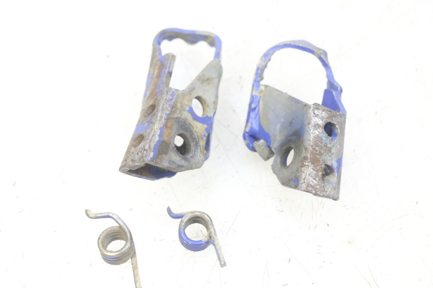 photo de PAIRE CALE PIED AVANT YAMAHA TTR 125 (2000 - 2020) - Détail de la pièce