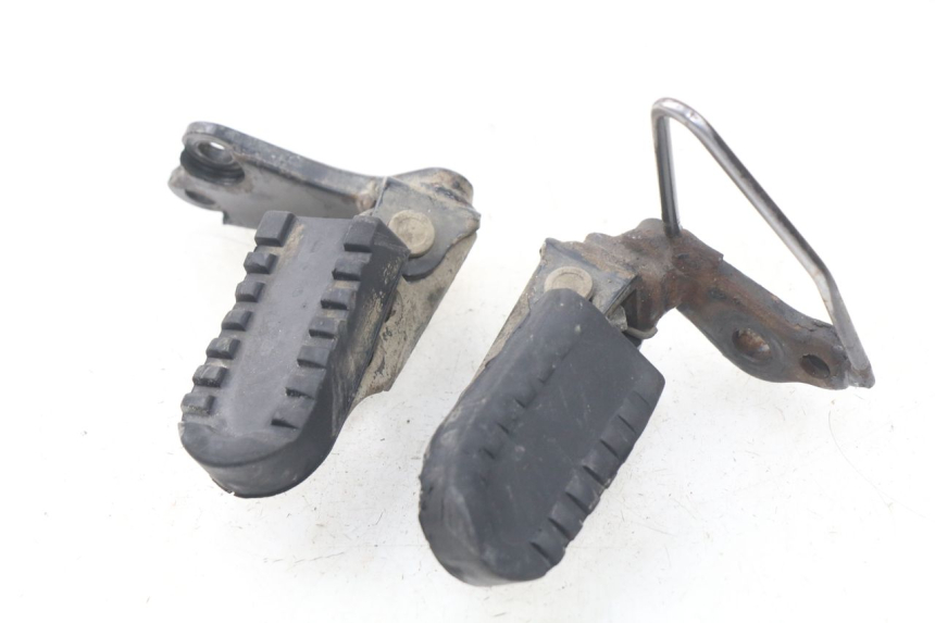 photo de PAIRE CALE PIED AVANT YAMAHA TW 125 (1998 - 2002) - Vue principale