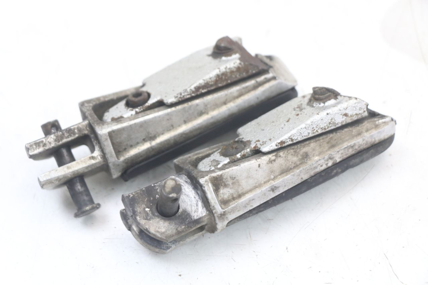 photo de PAIRE CALE PIED AVANT YAMAHA FJR ABS 1300 (2006 - 2012) - Points de fixation