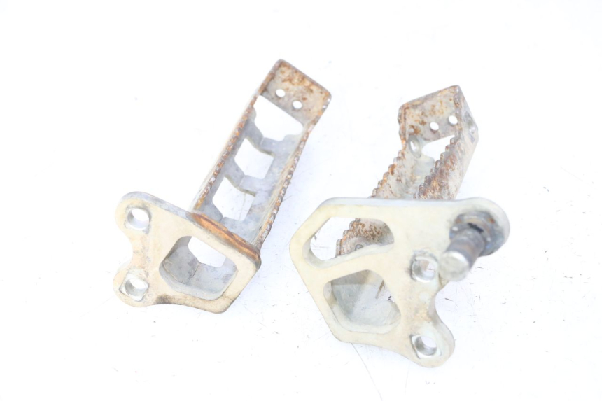photo de PAIRE CALE PIED AVANT YAMAHA YFM R RAPTOR 250 (2008 - 2014) - Gros plan technique
