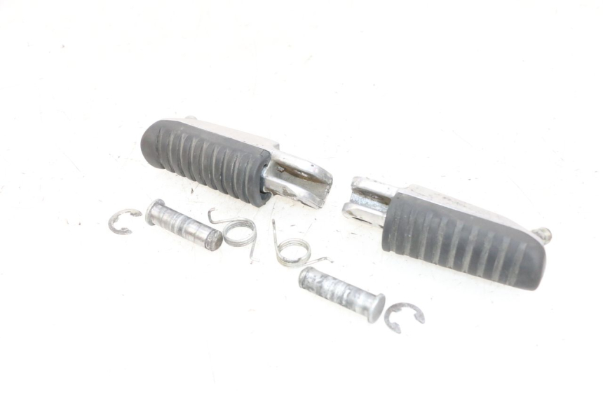 photo de PAIRE CALE PIED AVANT KAWASAKI ZR 7 750 (1999 - 2004) - Points de fixation