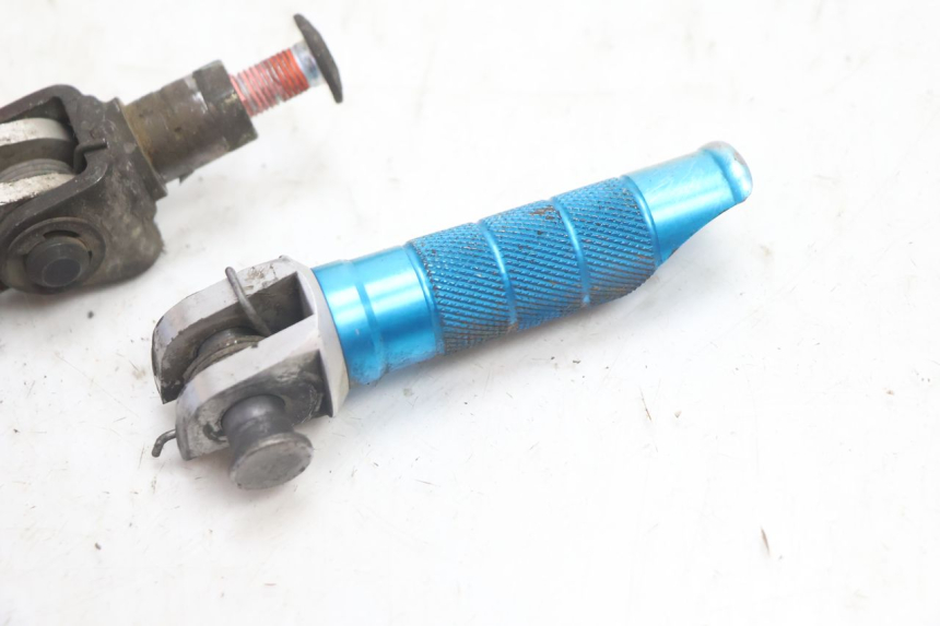 photo de PAIRE CALE PIED AVANT KAWASAKI ZX-6R ZX6R 600 (1995 - 1997) - Zoom état d’usage