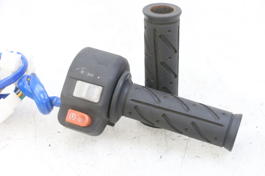 photo de PAIRE COMMODOS KYMCO AGILITY 4T 50 (2005 - 2018) - Détails caractéristiques