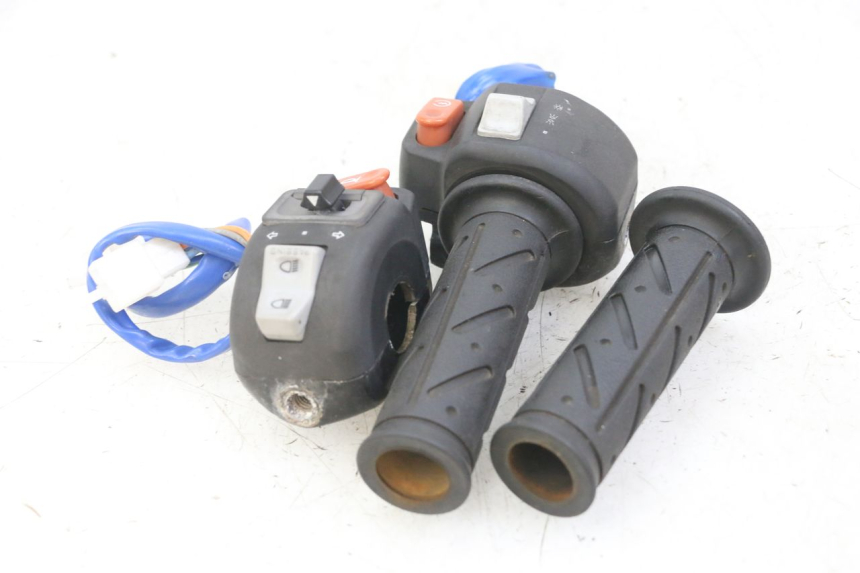 photo de PAIRE COMMODOS KYMCO AGILITY 4T 50 (2005 - 2018) - Autre angle de vue