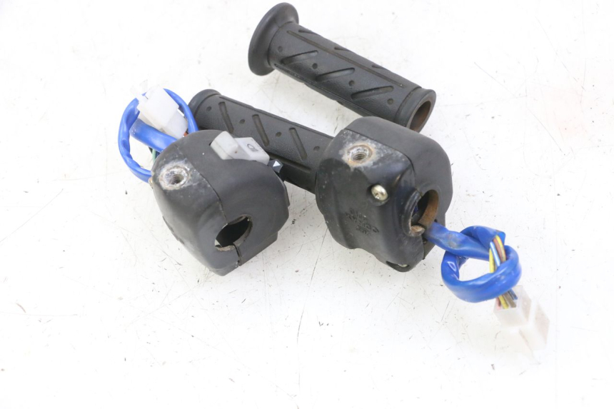 photo de PAIRE COMMODOS KYMCO AGILITY 4T 50 (2005 - 2018) - Gros plan technique