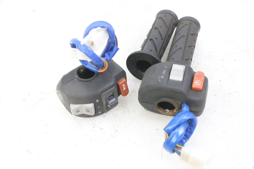 photo de PAIRE COMMODOS KYMCO AGILITY 4T 50 (2005 - 2018) - Pièce contrôlée