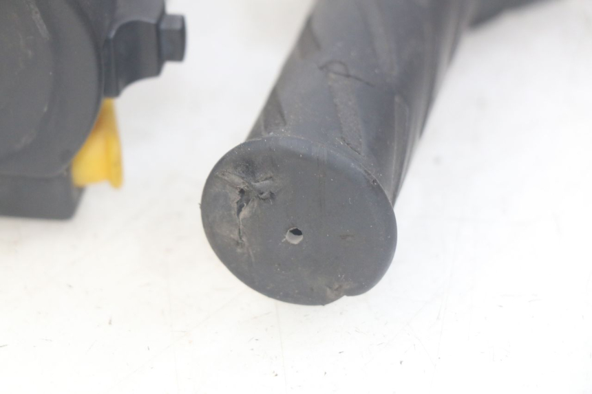 photo de PAIRE COMMODOS PEUGEOT KISBEE 2T 50 (2010 - 2017) - Vue d’ensemble