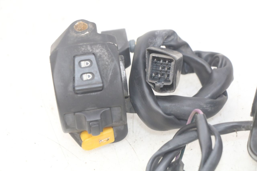 photo de PAIRE COMMODOS PEUGEOT KISBEE 2T 50 (2010 - 2017) - Pièce contrôlée