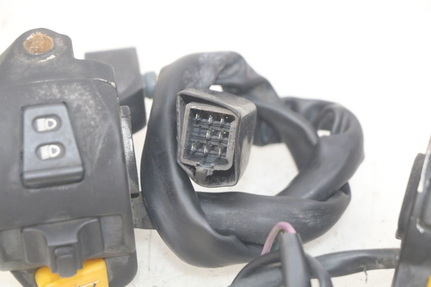 photo de PAIRE COMMODOS PEUGEOT KISBEE 2T 50 (2010 - 2017) - Marquages et références