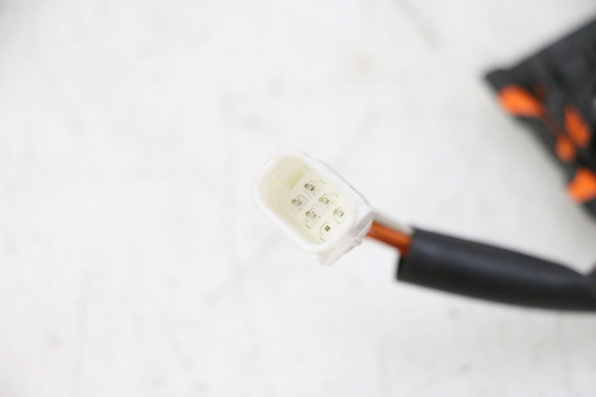 photo de PAIRE COMMODOS PIAGGIO MP3 HPE 310 (2024 - 2025) - Détail de la pièce